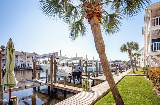 2421 Beachview Drive, H08, Ocean Springs, MS 39564