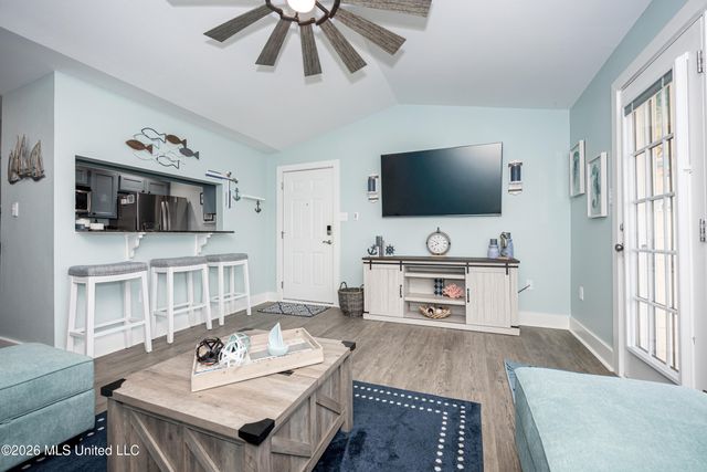 2421 Beachview Drive, H08, Ocean Springs, MS 39564