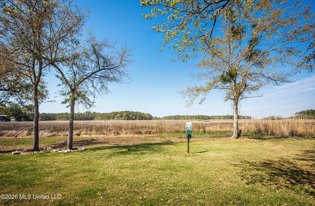 2421 Beachview Drive, H08, Ocean Springs, MS 39564