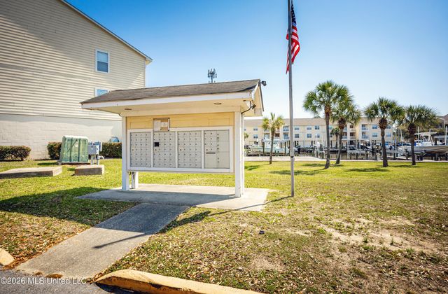 2421 Beachview Drive, H08, Ocean Springs, MS 39564