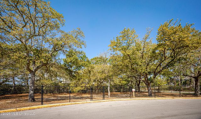 2421 Beachview Drive, H08, Ocean Springs, MS 39564