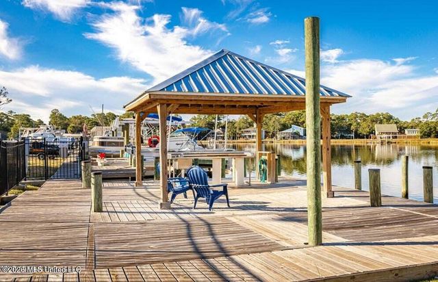 2421 Beachview Drive, H08, Ocean Springs, MS 39564