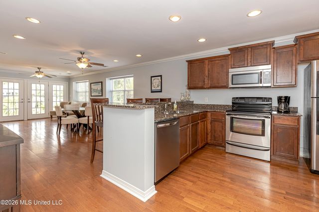 2421 Beachview Drive, H08, Ocean Springs, MS 39564