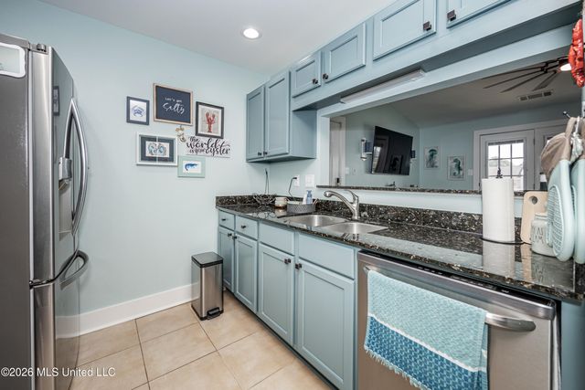 2421 Beachview Drive, H08, Ocean Springs, MS 39564