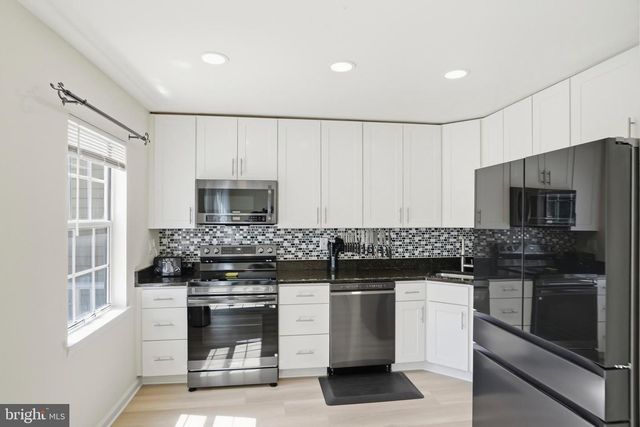 814 SEAL HARBOUR, Pasadena, MD 21122
