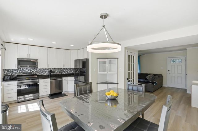 814 SEAL HARBOUR, Pasadena, MD 21122