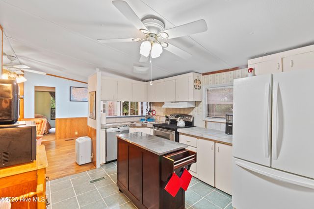 2773 Pirate Lane SW, Supply, NC 28462