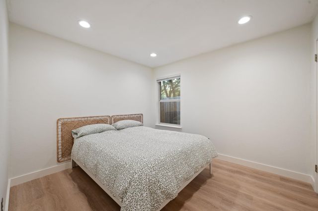 5613 Lomita Verde CIR, Austin, TX 78749