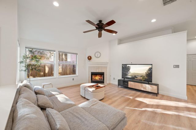 5613 Lomita Verde CIR, Austin, TX 78749
