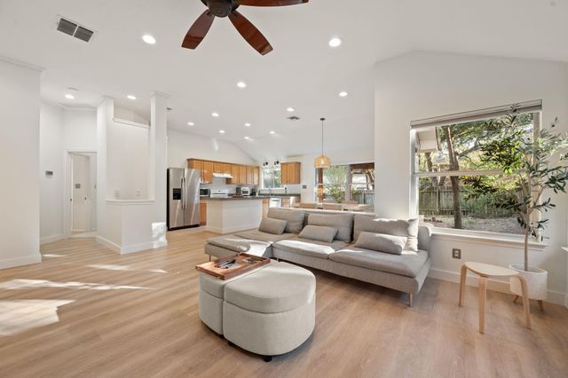 5613 Lomita Verde CIR, Austin, TX 78749