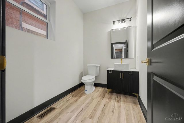 112 Valencia Street, Cincinnati, OH 45219
