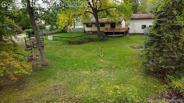 1205 Ennest Boulevard, White Lake Charter Township, MI 48386
