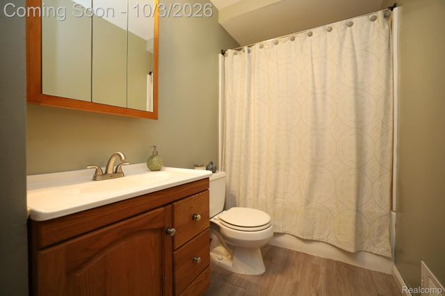 1205 Ennest Boulevard, White Lake Charter Township, MI 48386