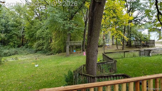 1205 Ennest Boulevard, White Lake Charter Township, MI 48386