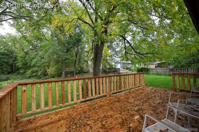 1205 Ennest Boulevard, White Lake Charter Township, MI 48386
