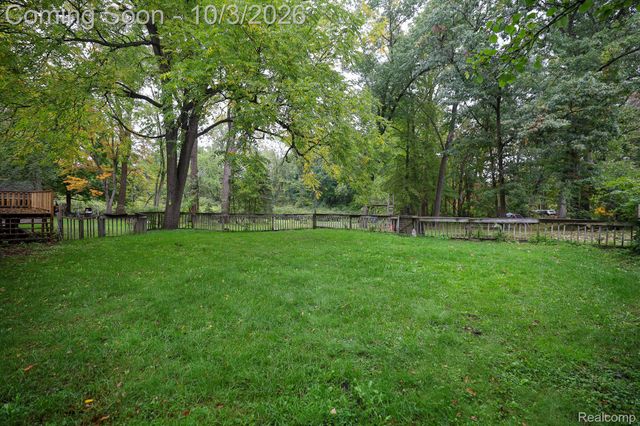 1205 Ennest Boulevard, White Lake Charter Township, MI 48386