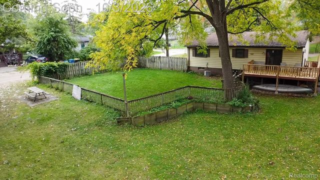 1205 Ennest Boulevard, White Lake Charter Township, MI 48386