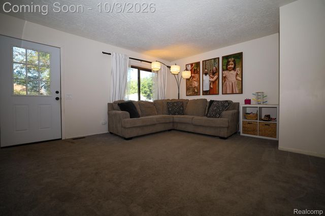 1205 Ennest Boulevard, White Lake Charter Township, MI 48386