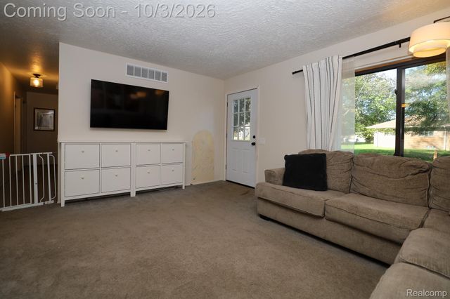 1205 Ennest Boulevard, White Lake Charter Township, MI 48386