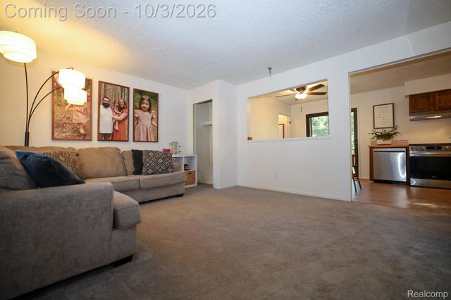 1205 Ennest Boulevard, White Lake Charter Township, MI 48386