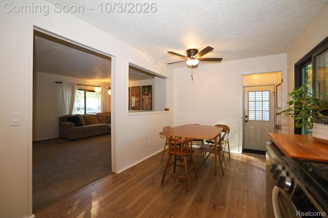 1205 Ennest Boulevard, White Lake Charter Township, MI 48386