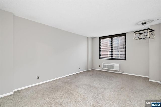326 Prospect Avenue 8E, Hackensack, NJ 07601