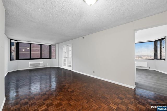 326 Prospect Avenue 8E, Hackensack, NJ 07601