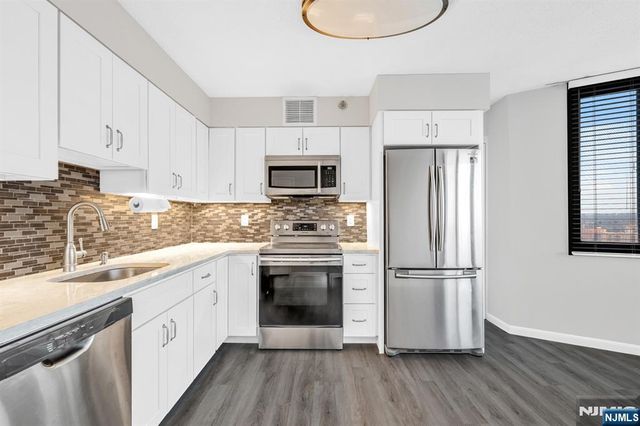 326 Prospect Avenue 8E, Hackensack, NJ 07601