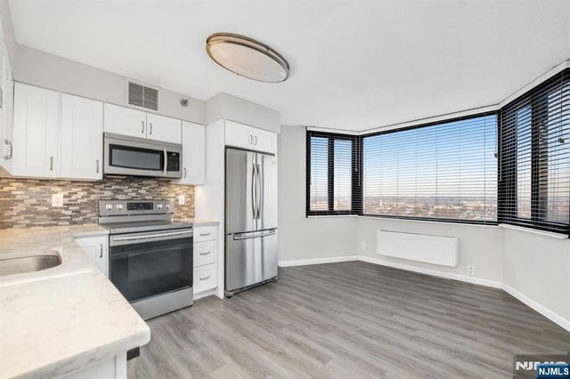 326 Prospect Avenue 8E, Hackensack, NJ 07601