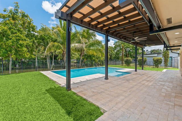 9200 SW 51st Place, Cooper City, FL 33328