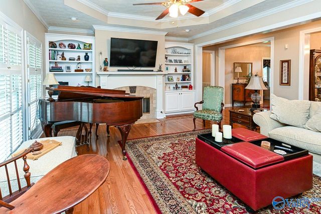 1102 Vines Drive NE, Hartselle, AL 35640