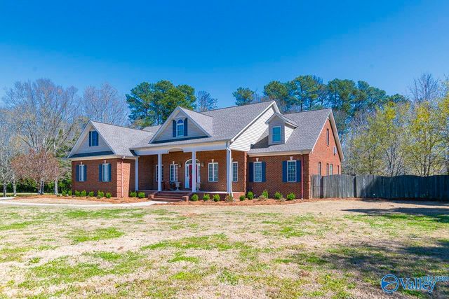 1102 Vines Drive NE, Hartselle, AL 35640