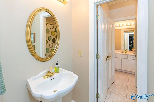 1102 Vines Drive NE, Hartselle, AL 35640