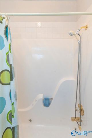 1102 Vines Drive NE, Hartselle, AL 35640