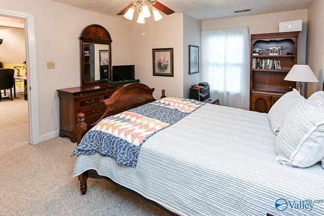 1102 Vines Drive NE, Hartselle, AL 35640