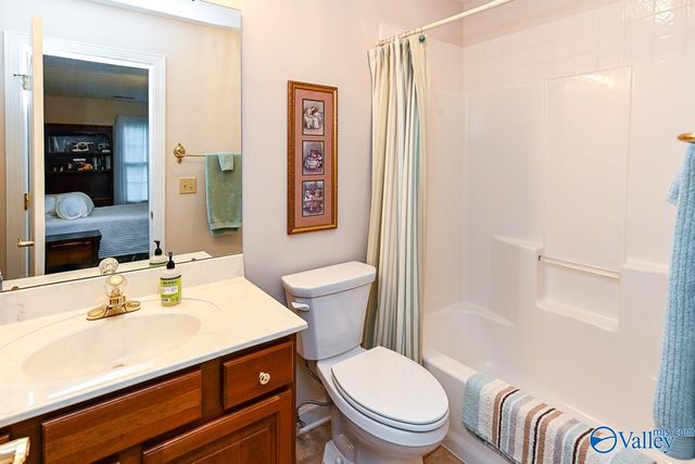 1102 Vines Drive NE, Hartselle, AL 35640