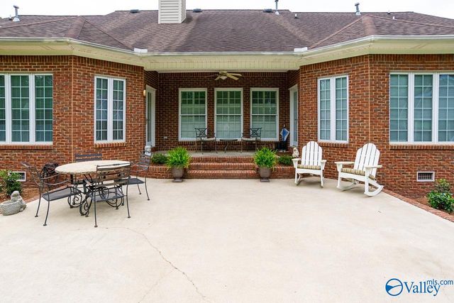 1102 Vines Drive NE, Hartselle, AL 35640