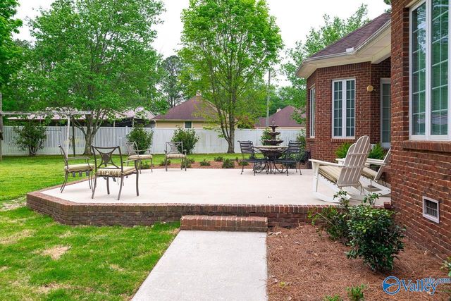 1102 Vines Drive NE, Hartselle, AL 35640