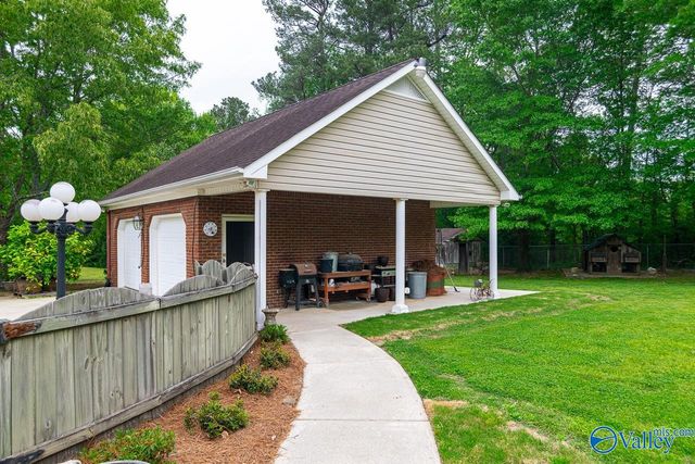 1102 Vines Drive NE, Hartselle, AL 35640