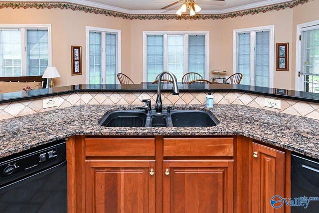 1102 Vines Drive NE, Hartselle, AL 35640