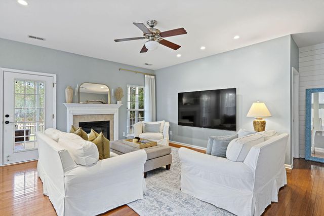 3101 Sonja Way, Mount Pleasant, SC 29466