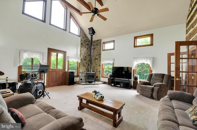 3390 MOUNTAIN RD, Hamburg, PA 19526