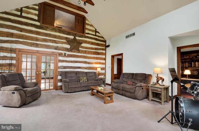 3390 MOUNTAIN RD, Hamburg, PA 19526