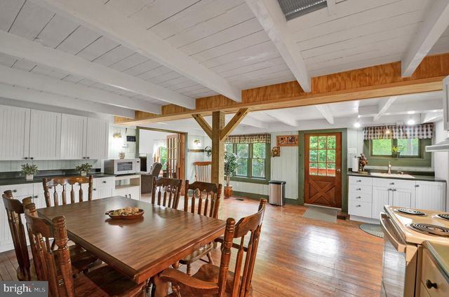 3390 MOUNTAIN RD, Hamburg, PA 19526