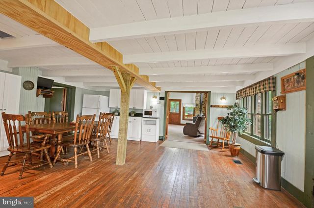 3390 MOUNTAIN RD, Hamburg, PA 19526