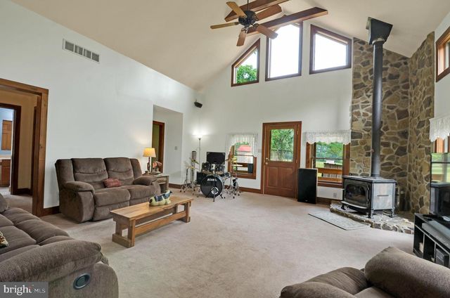3390 MOUNTAIN RD, Hamburg, PA 19526