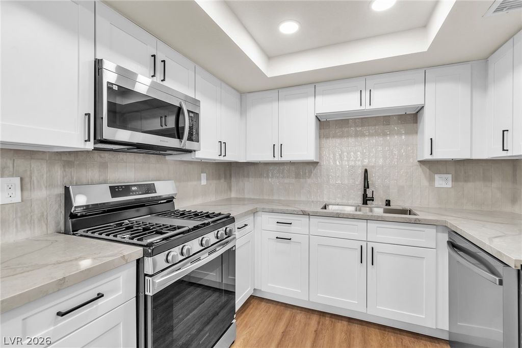 2256 Tall Pine Drive, Las Vegas, NV 89108 — photo 4