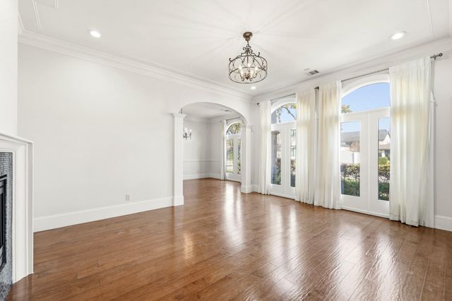 5637 Overbrook Lane, Houston, TX 77056