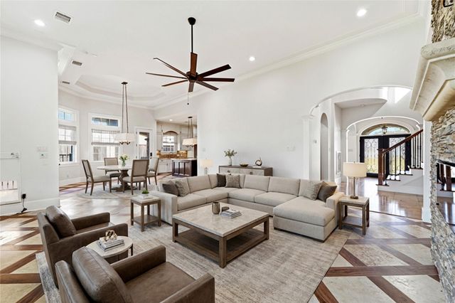 5637 Overbrook Lane, Houston, TX 77056