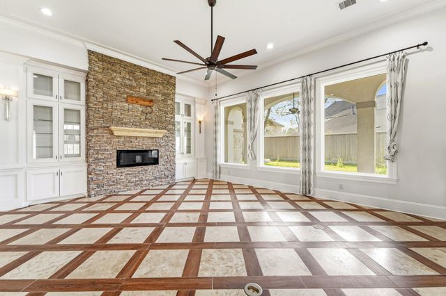 5637 Overbrook Lane, Houston, TX 77056